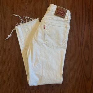 Levi’s - White Straight Leg Ankle Cut Jean
